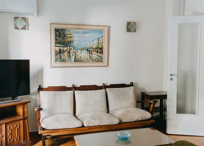 Best House, Attiki Metro, Athens