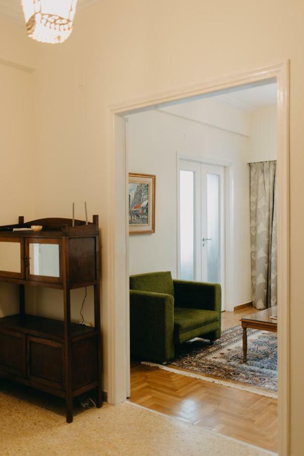 House, Attiki Metro,