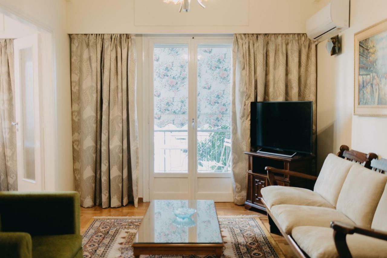 House, Attiki Metro, * אתונה