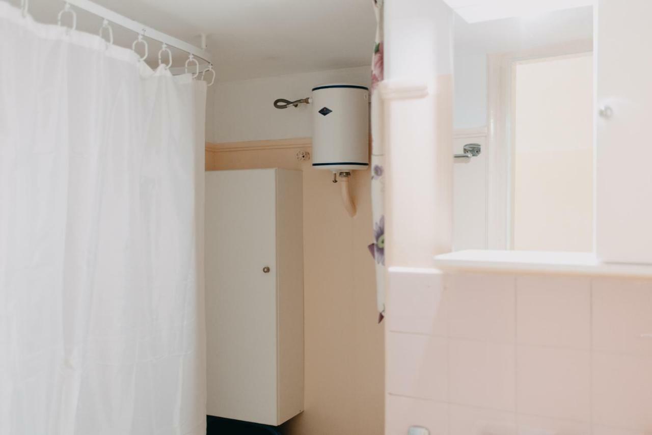 Apartament House, Attiki Metro, *